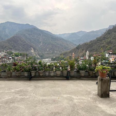 Hotel Manikut Rishikesh Bagian luar foto