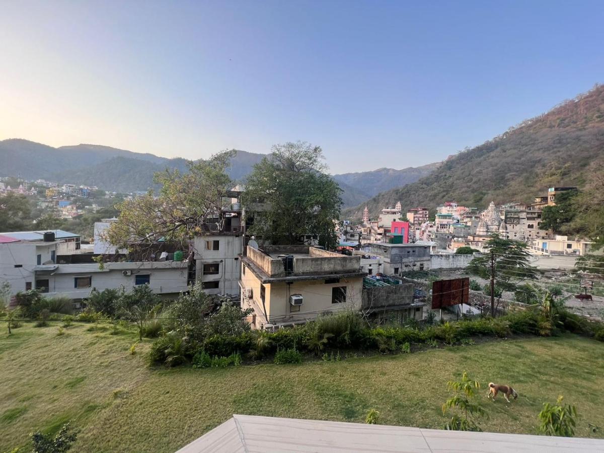 Hotel Manikut Rishikesh Bagian luar foto