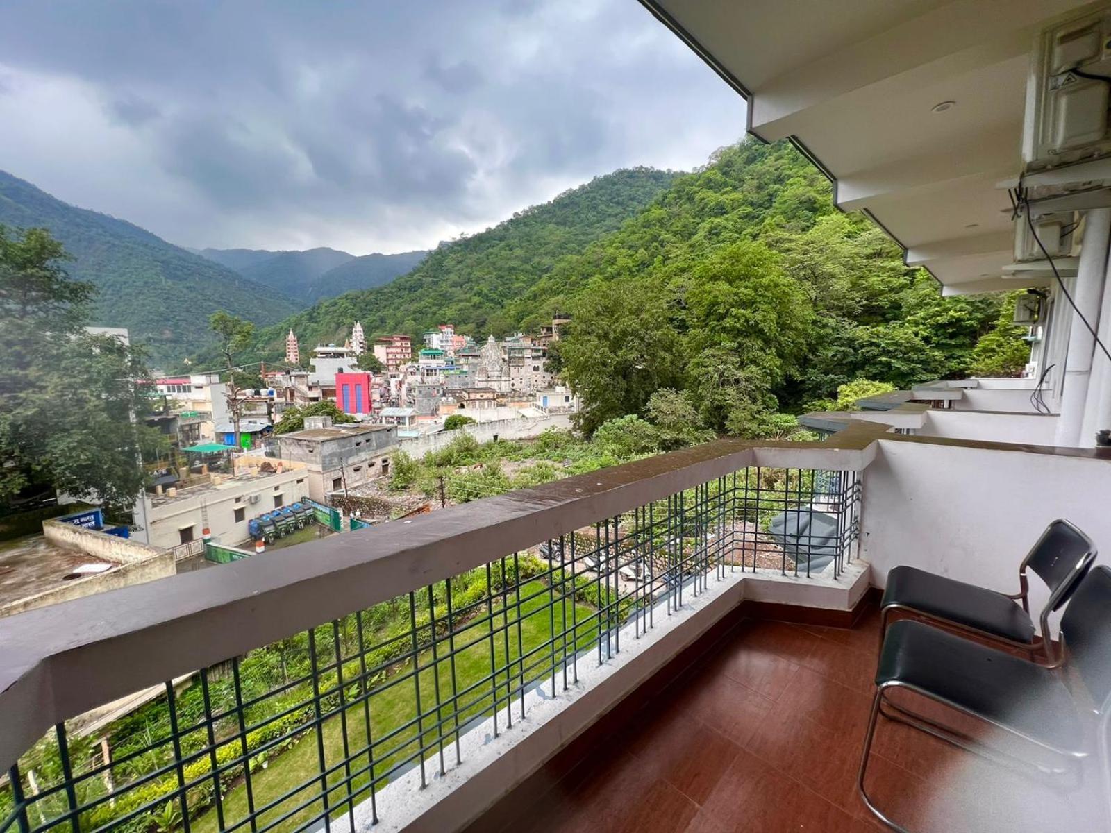 Hotel Manikut Rishikesh Ruang foto