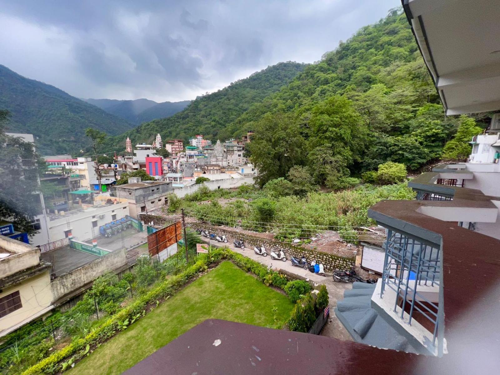 Hotel Manikut Rishikesh Ruang foto