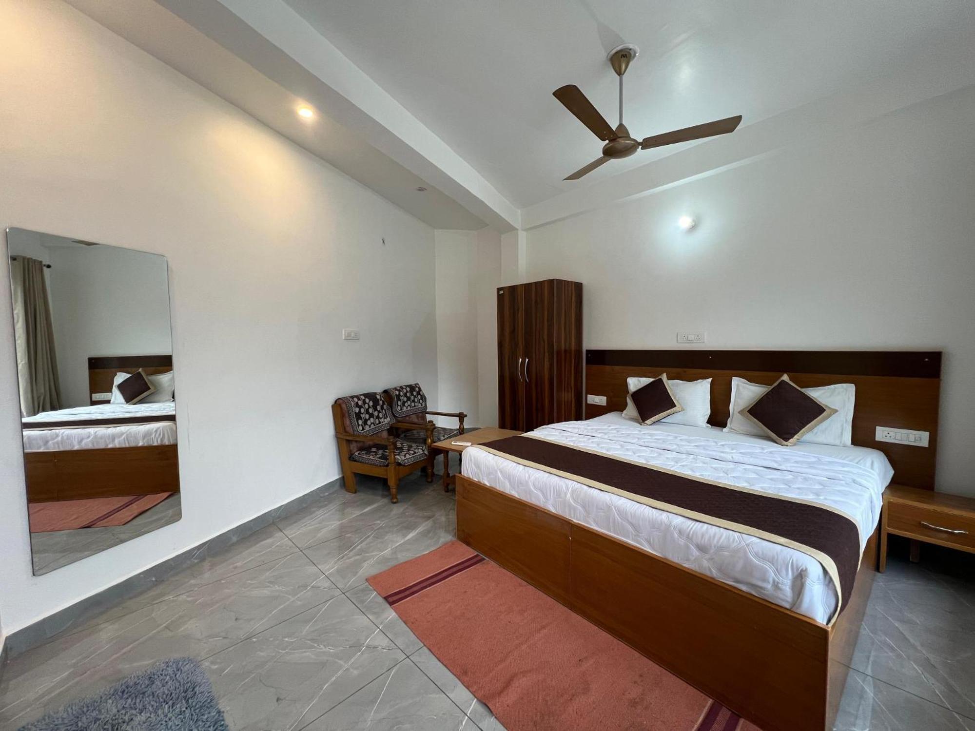 Hotel Manikut Rishikesh Bagian luar foto